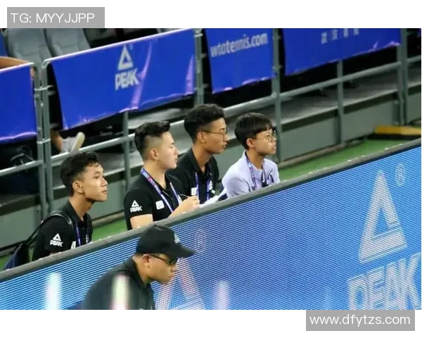 从青涩少年到足球明星的华丽转身与转场手势解析 从青涩少年到足球明星的华丽转身与转场手势解析
