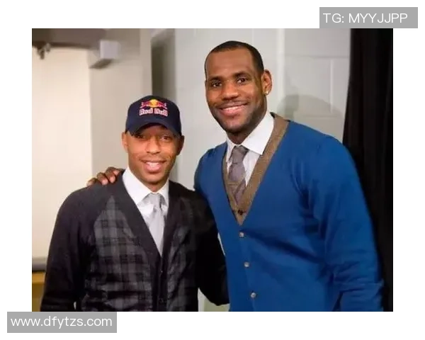 足球明星与NBA球星同框合照展现运动之美与友谊的精彩瞬间